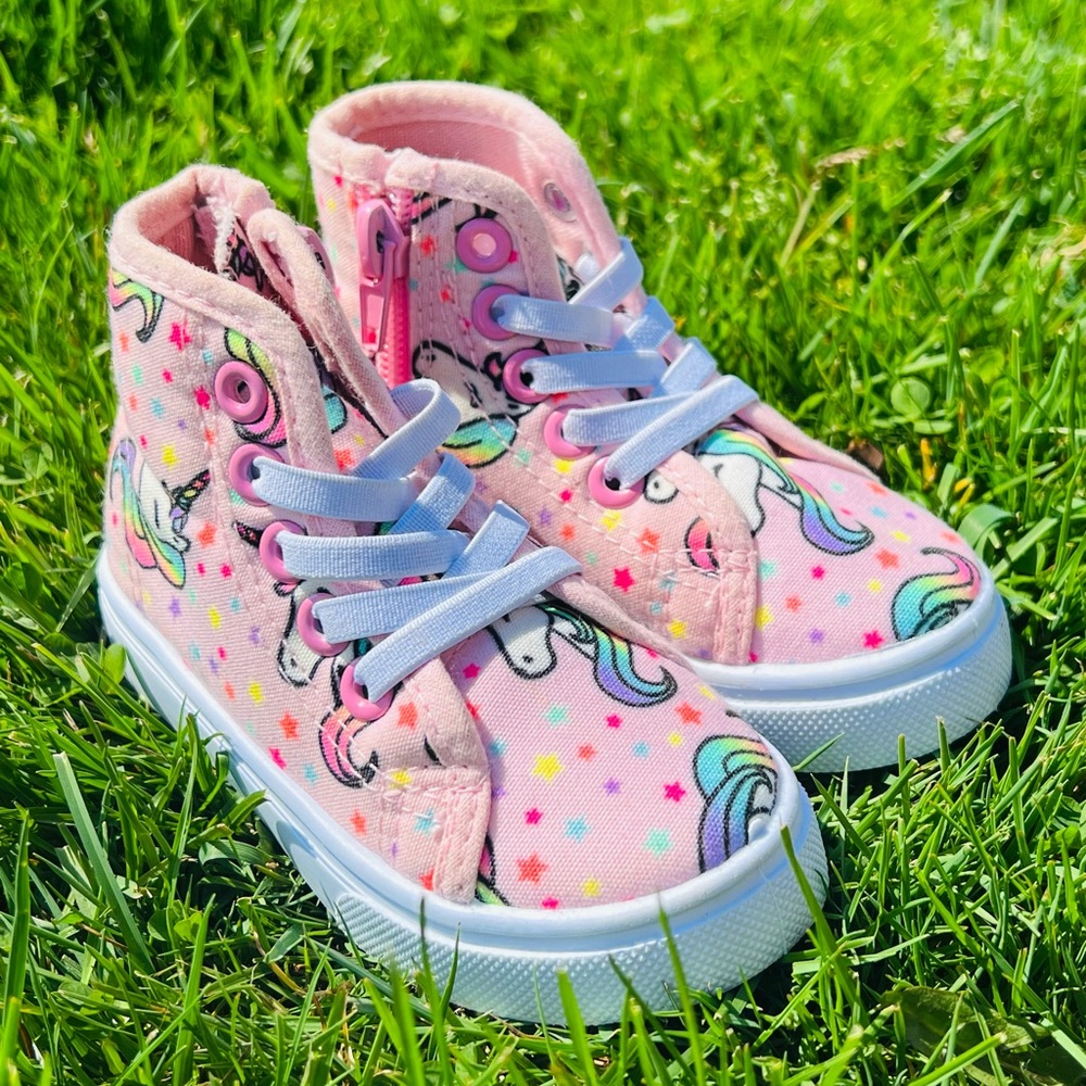 Fabkids Toddler Size 6 No-tie Zipup Shoes